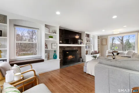 $695,000 | 5 Iris Lane, Redding, CT 06896