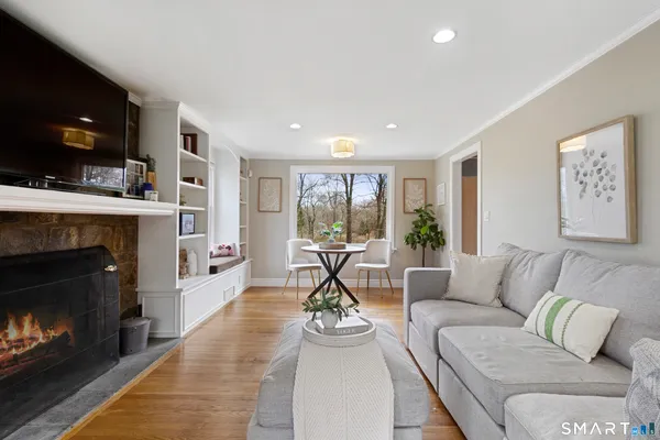 $695,000 | 5 Iris Lane, Redding, CT 06896