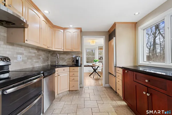 $695,000 | 5 Iris Lane, Redding, CT 06896