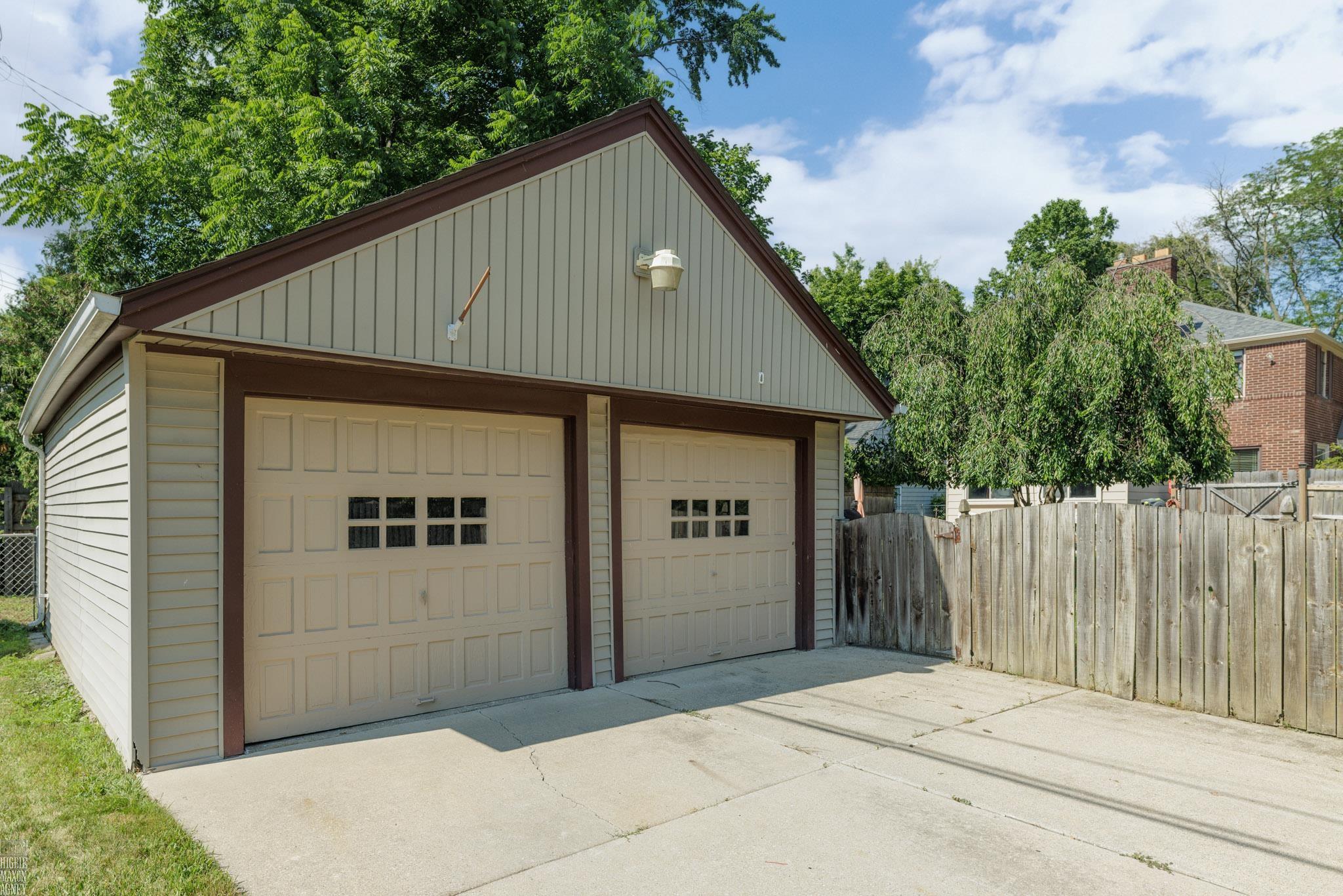 675 Fisher Road Grosse Pointe, MI 48230 - Photo 38 of 51