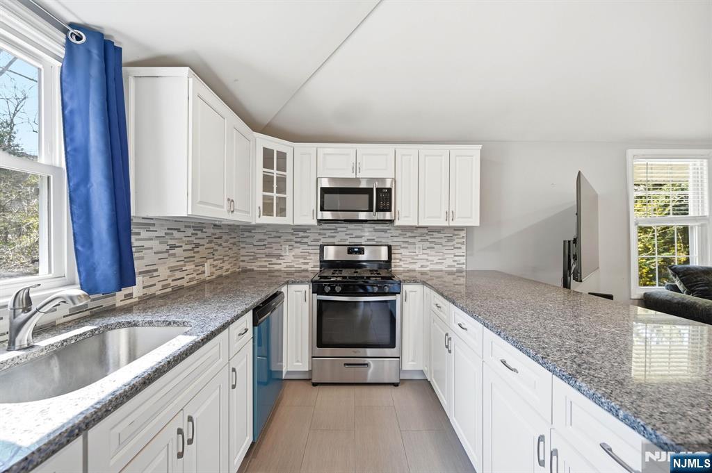 6 Timberwood Lane Oak Ridge, NJ 07438 - Photo 11 of 44