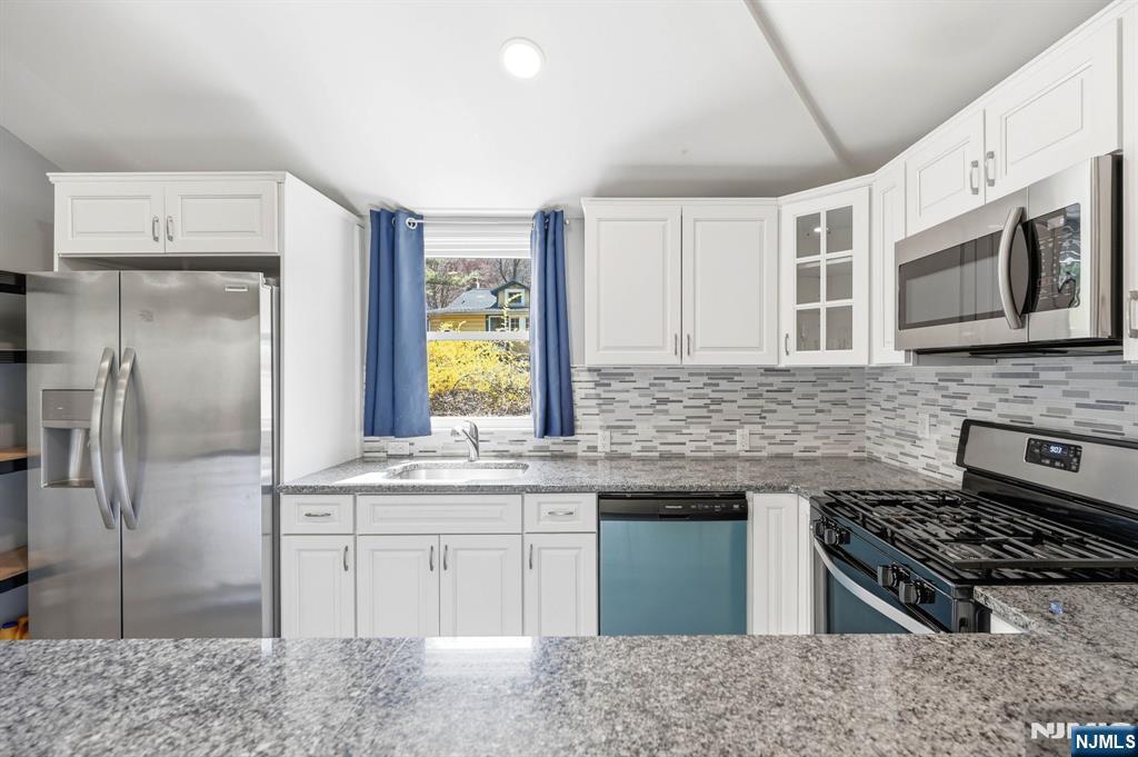 6 Timberwood Lane Oak Ridge, NJ 07438 - Photo 15 of 44 a kitchen with stainless steel appliances granite countertop a stove a sink and a refrigerator