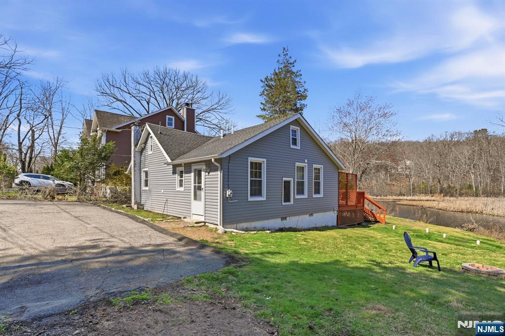 6 Timberwood Lane Oak Ridge, NJ 07438 - Photo 5 of 44 a front view of house with yard and green space