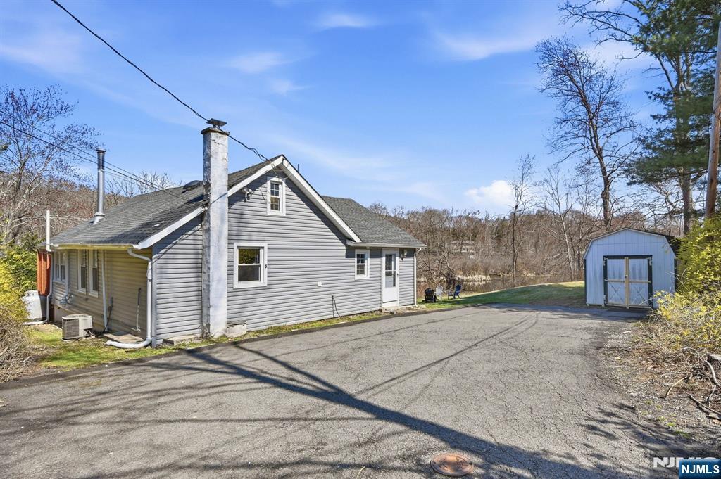 6 Timberwood Lane Oak Ridge, NJ 07438 - Photo 7 of 44 a view of a house with a yard