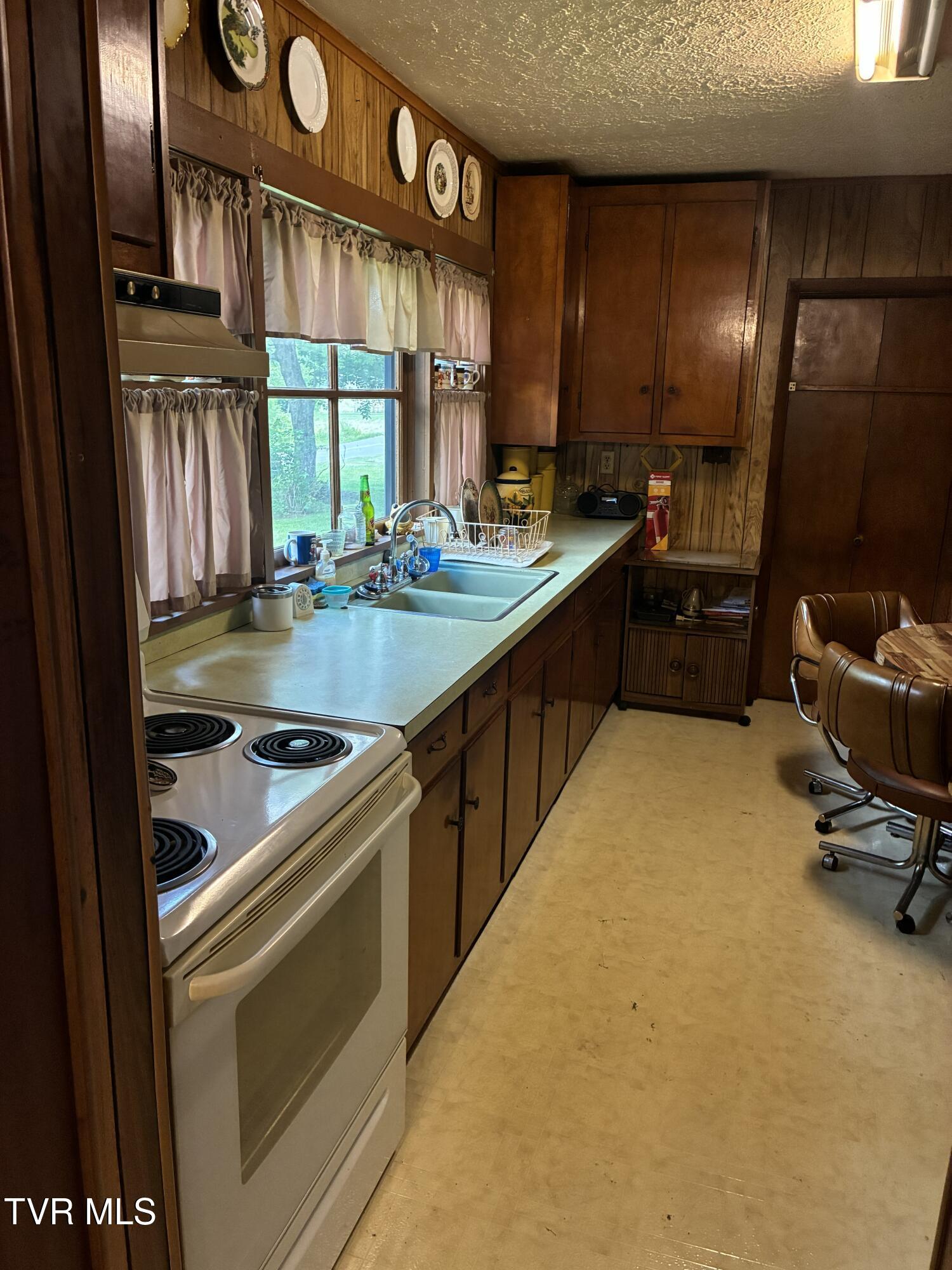 940 Middle Creek Road Afton, TN 37616 - Photo 39 of 80 interior kitchen