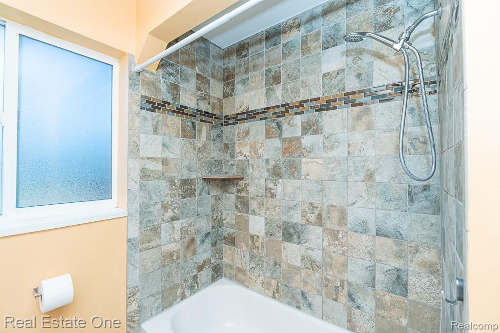 8272 Racine Road Warren, MI 48093 - Photo 24 of 46