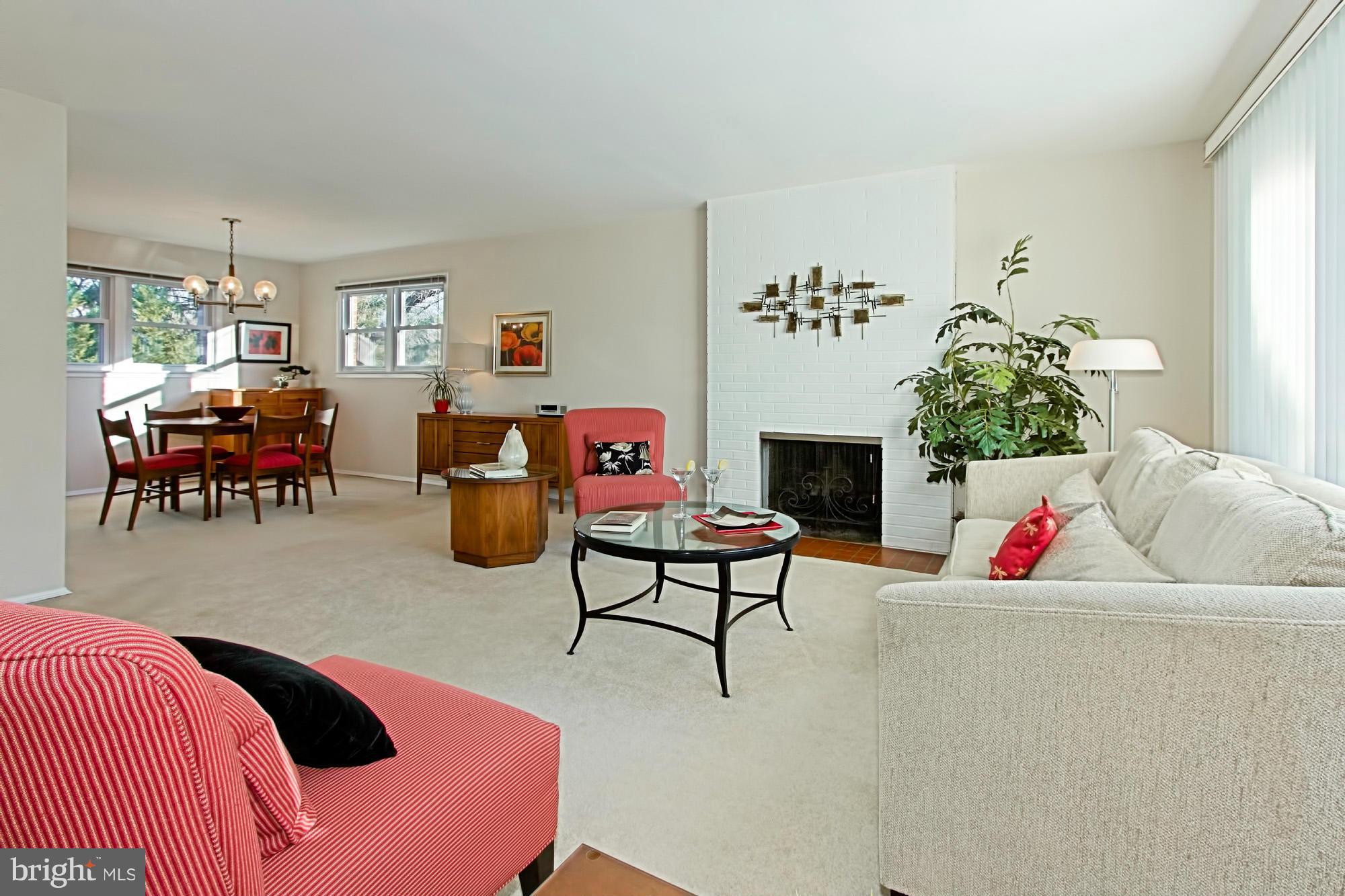 8118 Carrick Lane Springfield, VA 22151 - Photo 5 of 16 Living Room