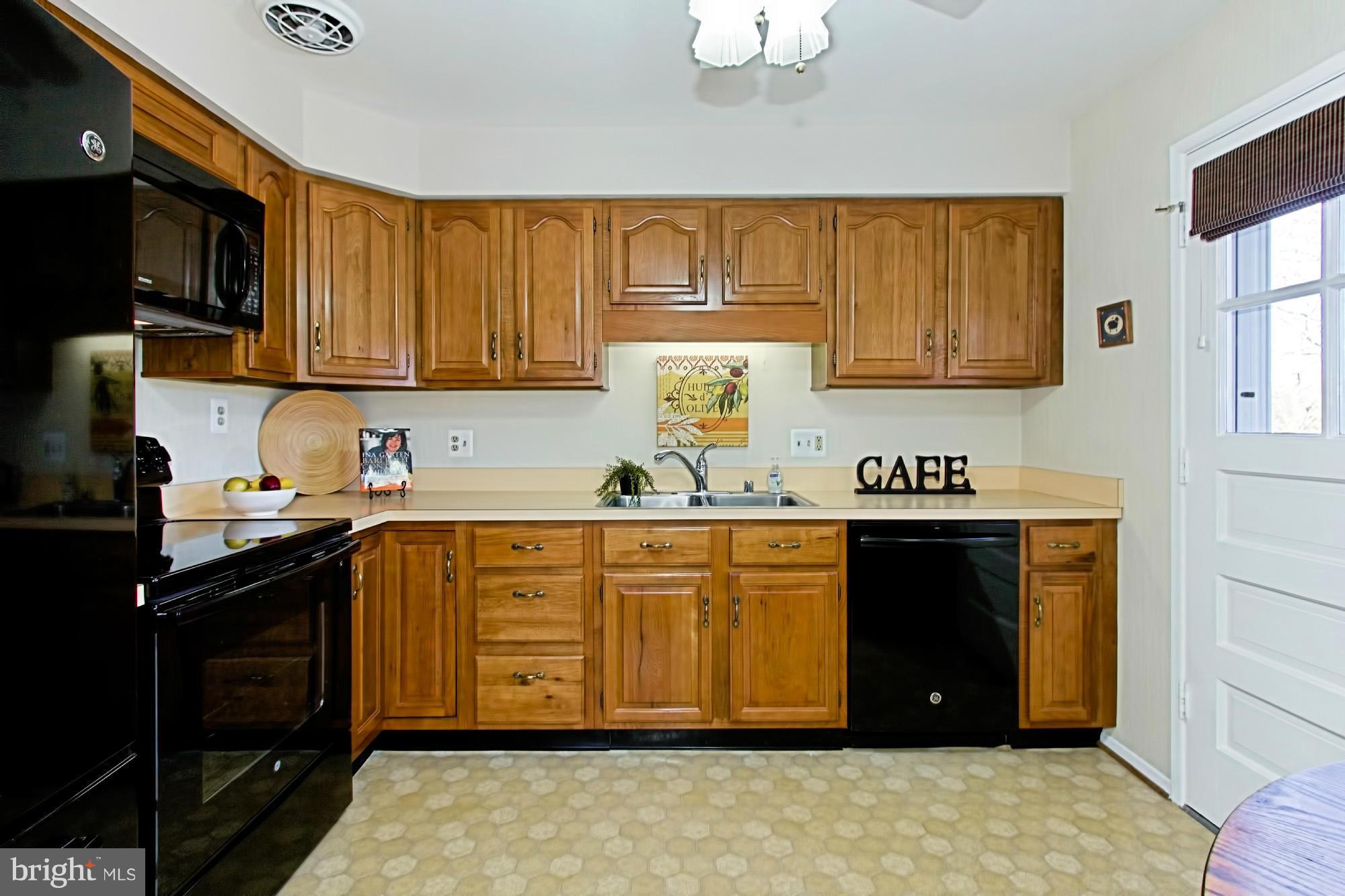 8118 Carrick Lane Springfield, VA 22151 - Photo 8 of 16 Kitchen