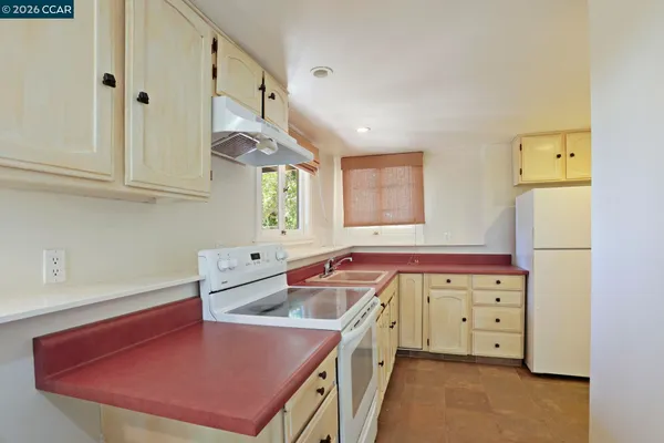 $999,000 | 5716 Merriewood Drive, Oakland, CA 94611