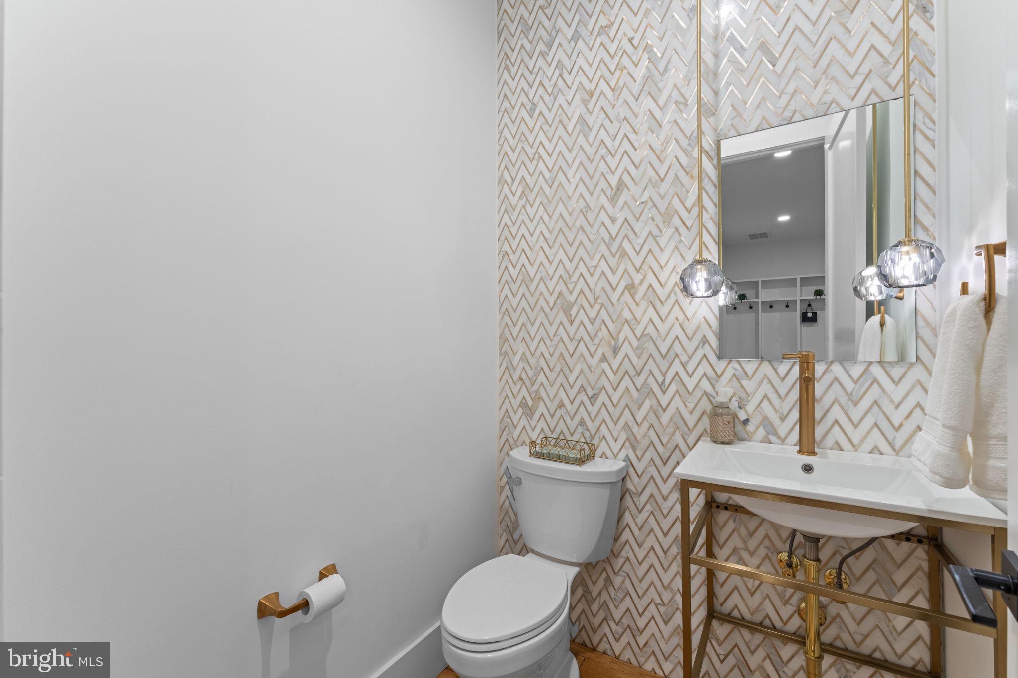 608 Walker Road Great Falls, VA 22066 - Photo 19 of 102