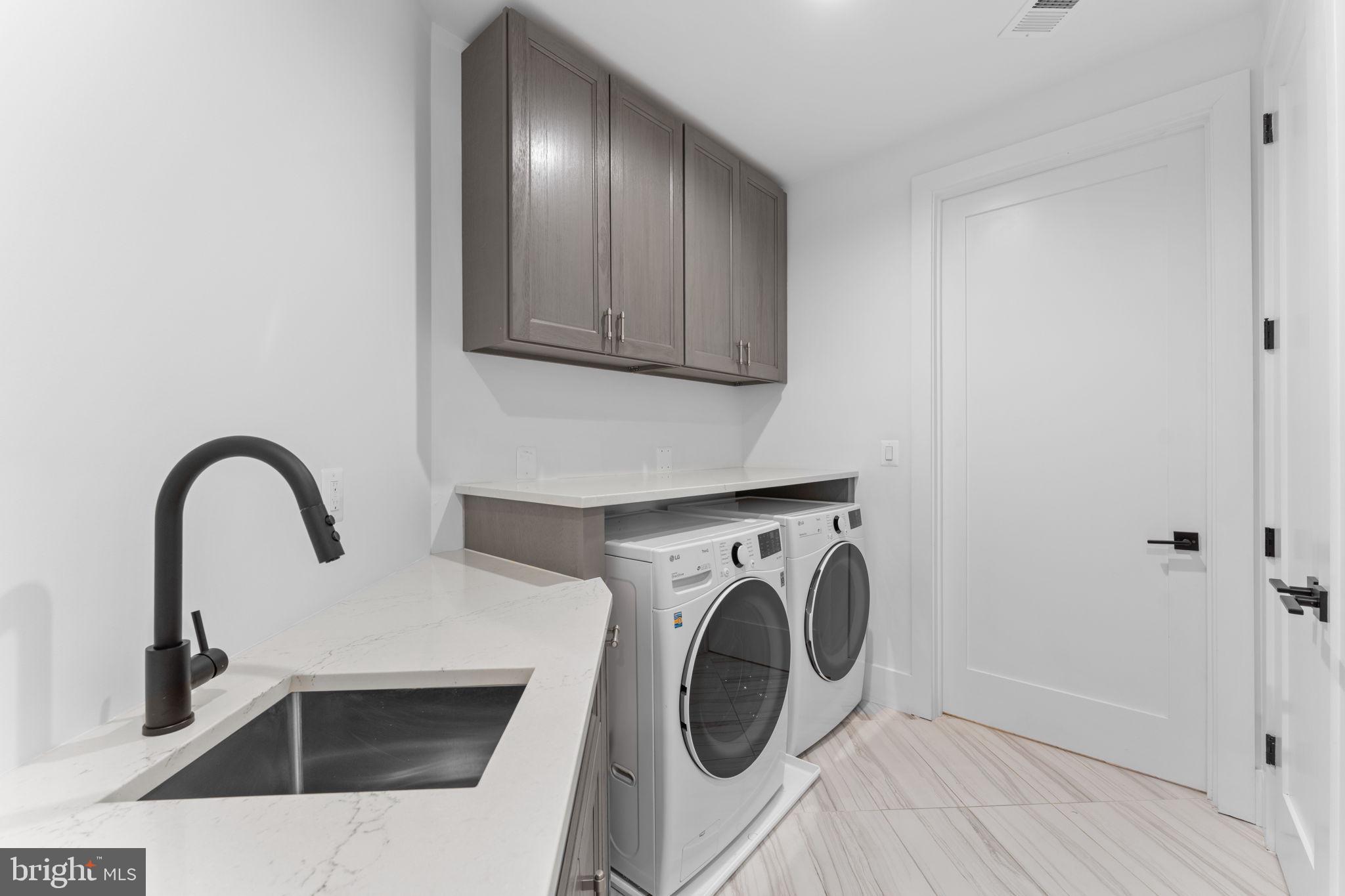 608 Walker Road Great Falls, VA 22066 - Photo 66 of 102 2nd Laundry room