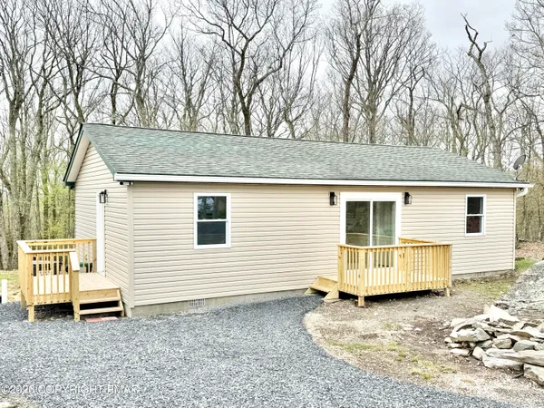 $259,900 | 229 Hummingbird Trail, Bushkill, PA 18324