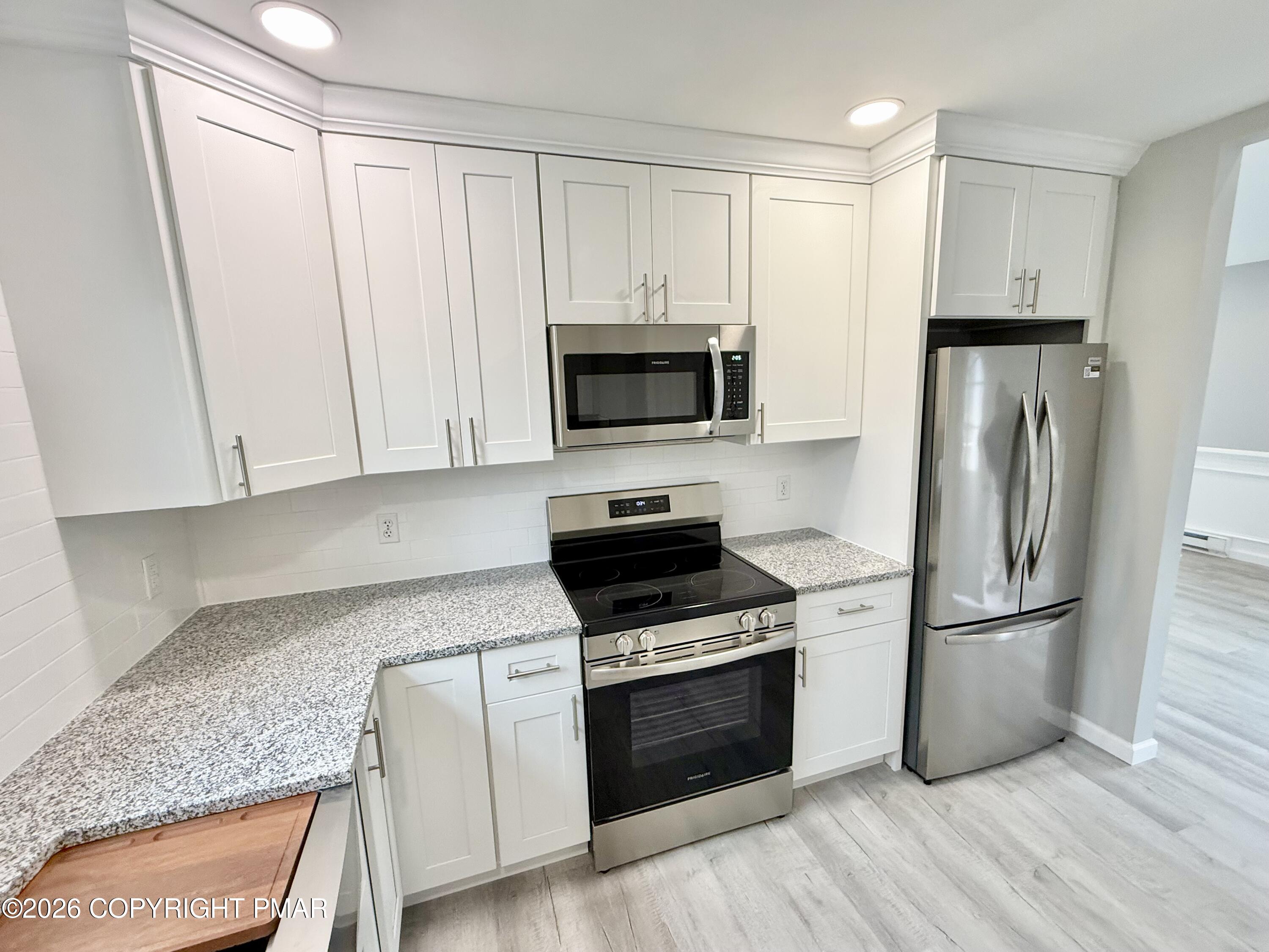 229 Hummingbird Trail Bushkill, PA 18324 - Photo 8 of 24 Stainless steel appliances