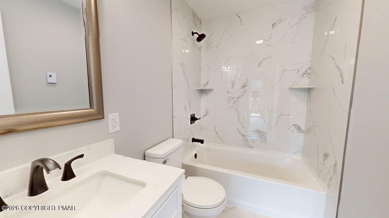 229 Hummingbird Trail Bushkill, PA 18324 - Photo 10 of 24 bathroom