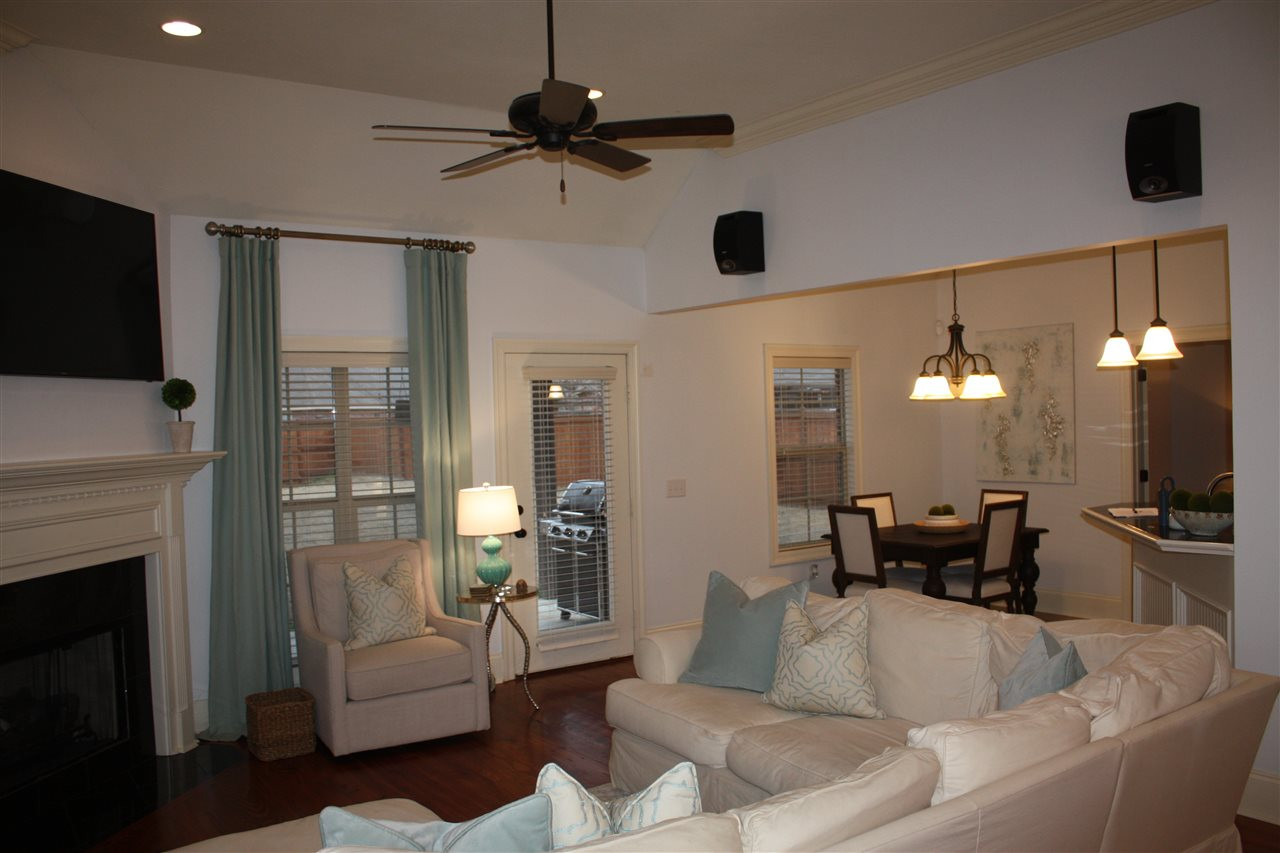 164 Memory Lane Madison, MS 39110 - Photo 10 of 44 Soaring 11ft ceilings in living area