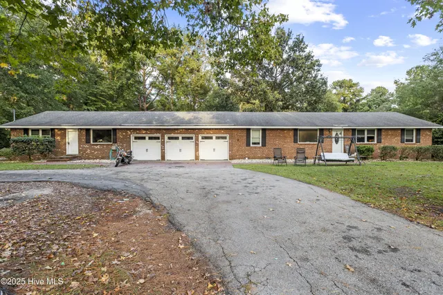 $350,000 | 126 Parkertown Road, Hubert, NC 28539