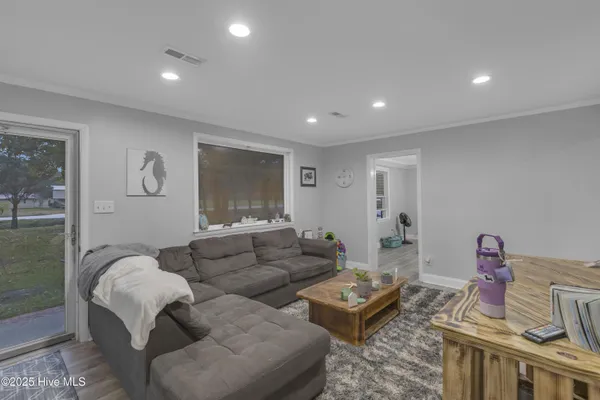 $300,000 | 126 Parkertown Road, Hubert, NC 28539