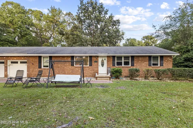 $350,000 | 126 Parkertown Road, Hubert, NC 28539