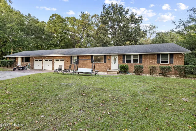 $350,000 | 126 Parkertown Road, Hubert, NC 28539