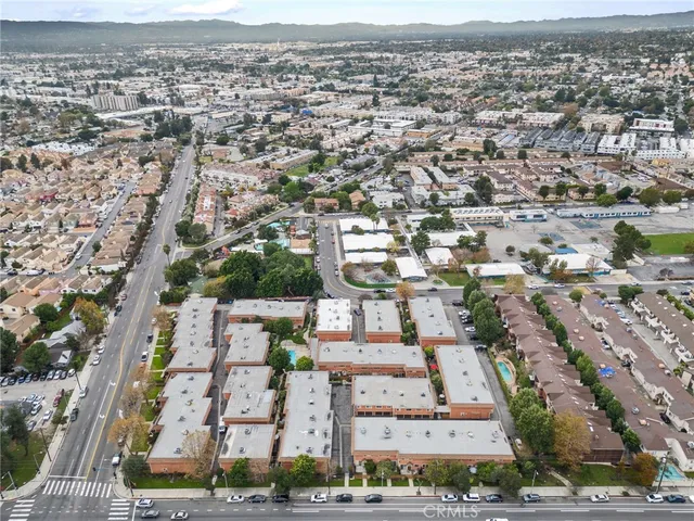 $519,500 | 14265 Terra Bella Street, Unit 40, Panorama City, CA 91402