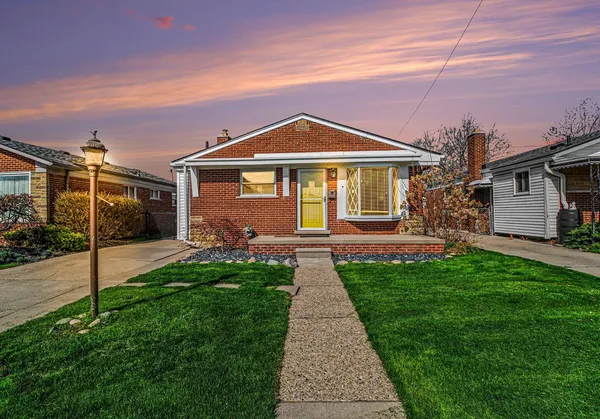 $235,000 | 32015 St Margaret Street, St. Clair Shores, MI 48082