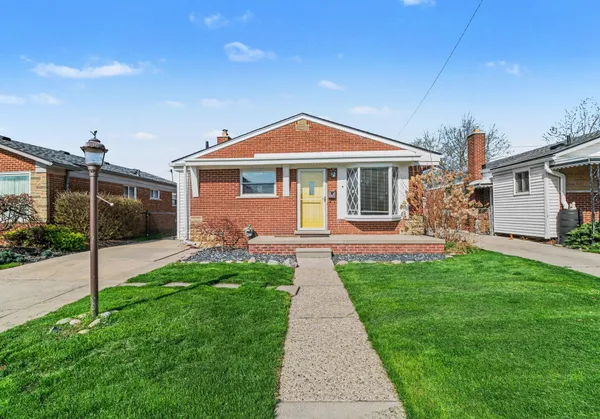 $235,000 | 32015 St Margaret Street, St. Clair Shores, MI 48082