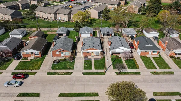 $235,000 | 32015 St Margaret Street, St. Clair Shores, MI 48082