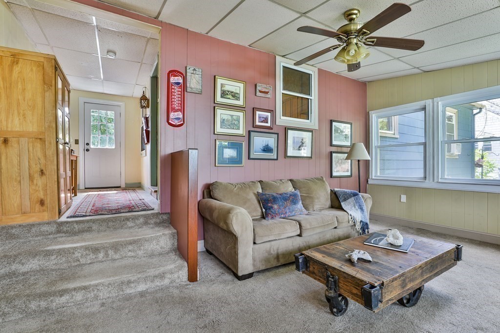 4 Spring Street Salisbury, MA 01952 - Photo 11 of 34