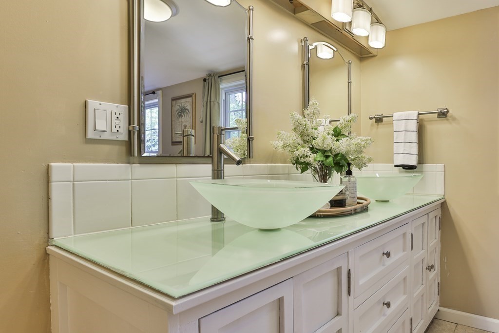 4 Spring Street Salisbury, MA 01952 - Photo 20 of 34