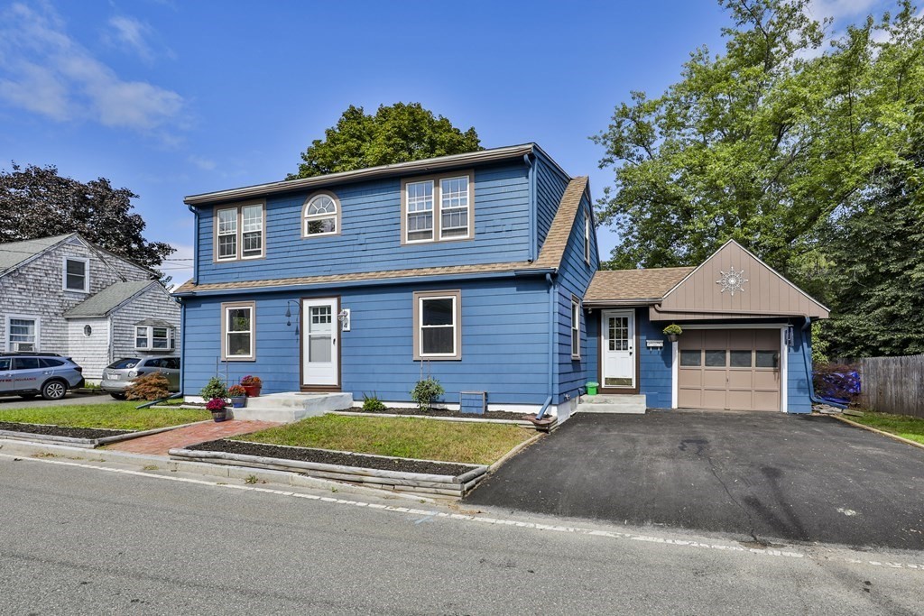 4 Spring Street Salisbury, MA 01952 - Photo 2 of 34