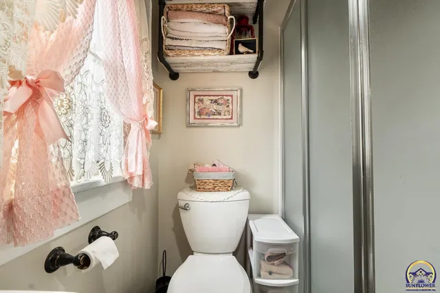 $190,000 | 111 East 10th Street, Alma, KS 66401