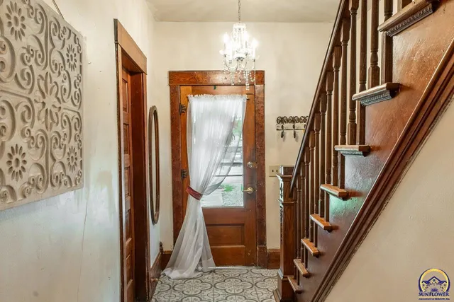 $190,000 | 111 East 10th Street, Alma, KS 66401