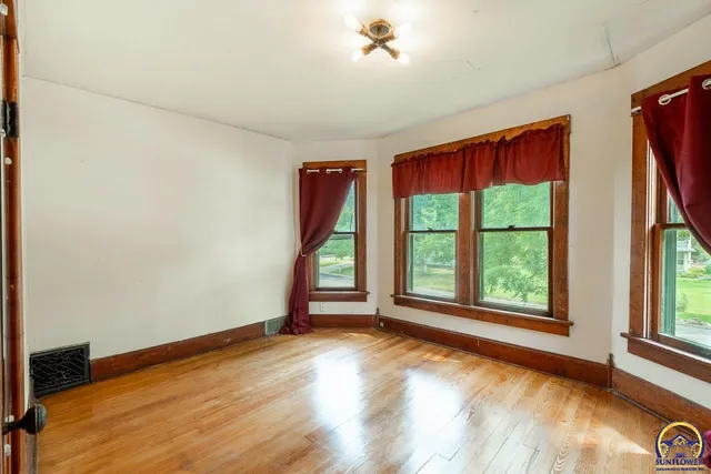 $190,000 | 111 East 10th Street, Alma, KS 66401