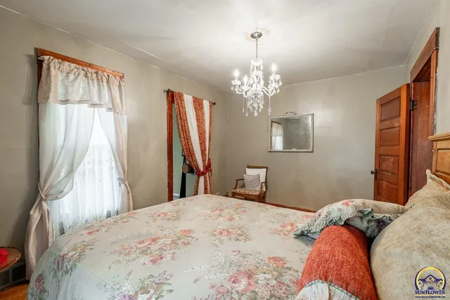 $190,000 | 111 East 10th Street, Alma, KS 66401