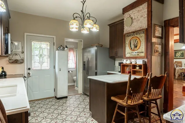 $190,000 | 111 East 10th Street, Alma, KS 66401