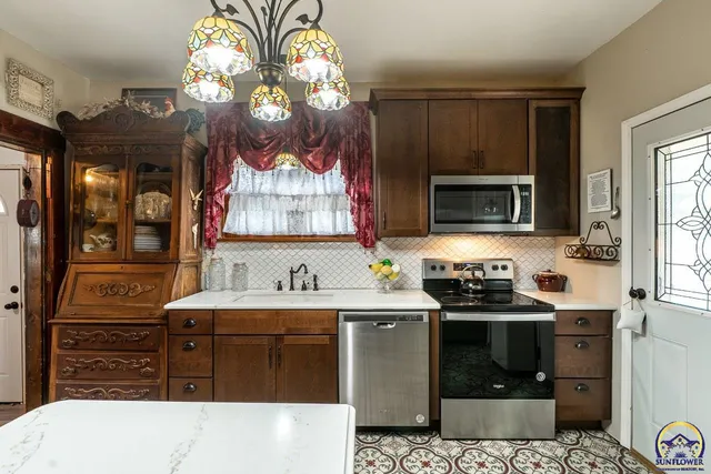 $190,000 | 111 East 10th Street, Alma, KS 66401