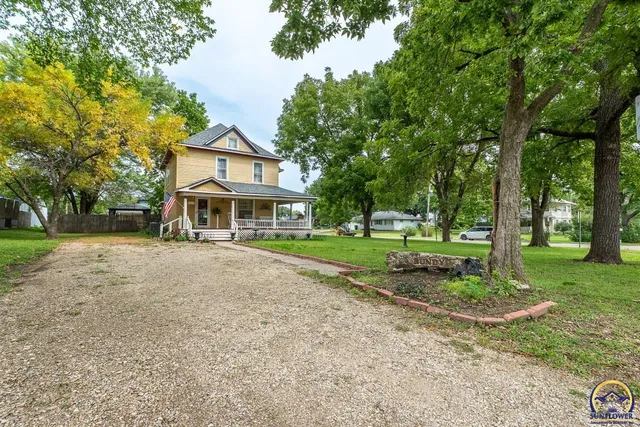 $190,000 | 111 East 10th Street, Alma, KS 66401