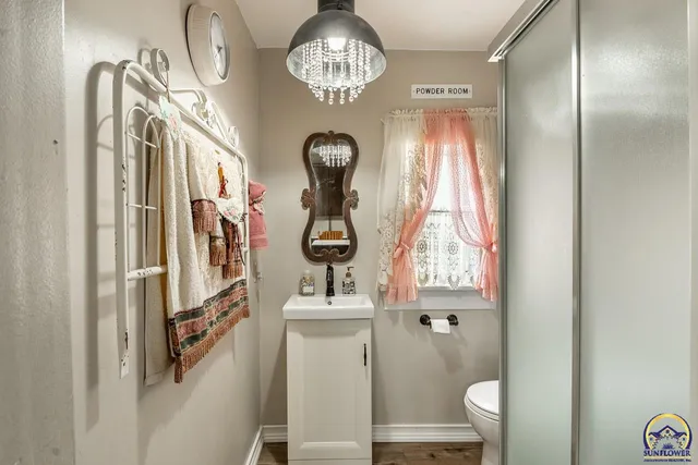 $190,000 | 111 East 10th Street, Alma, KS 66401