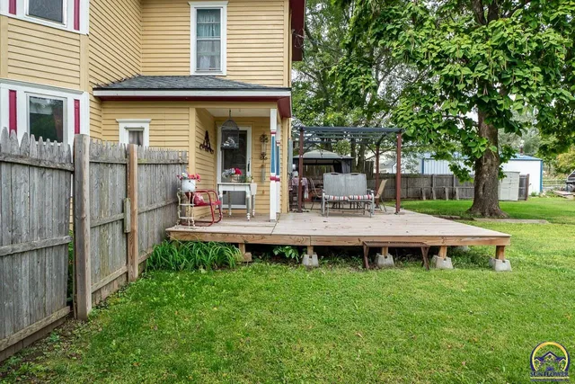 $190,000 | 111 East 10th Street, Alma, KS 66401