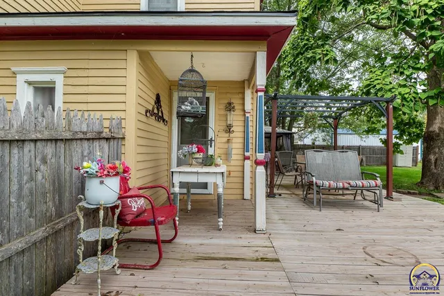 $190,000 | 111 East 10th Street, Alma, KS 66401