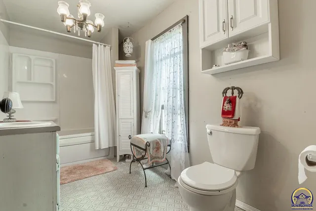 $190,000 | 111 East 10th Street, Alma, KS 66401