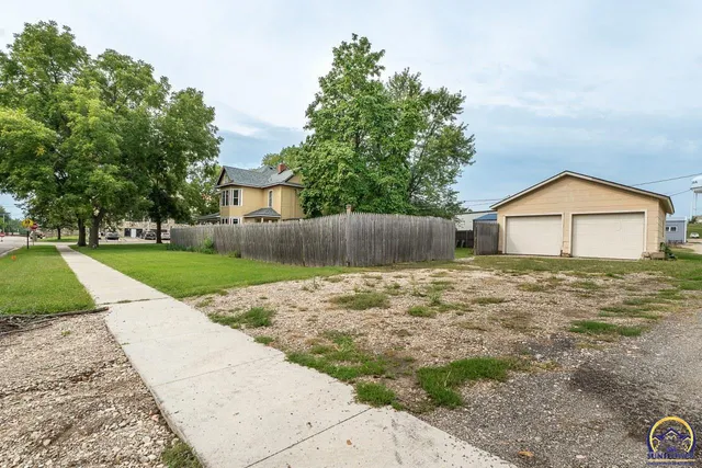 $190,000 | 111 East 10th Street, Alma, KS 66401