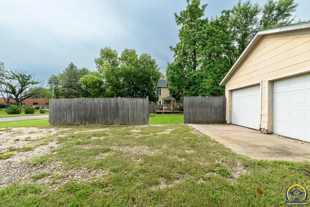 $190,000 | 111 East 10th Street, Alma, KS 66401