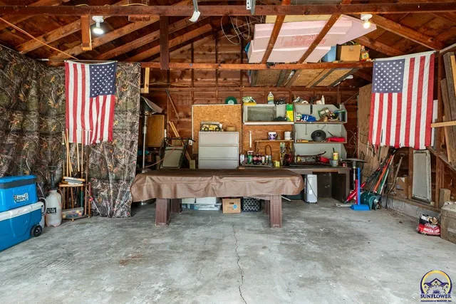 $190,000 | 111 East 10th Street, Alma, KS 66401