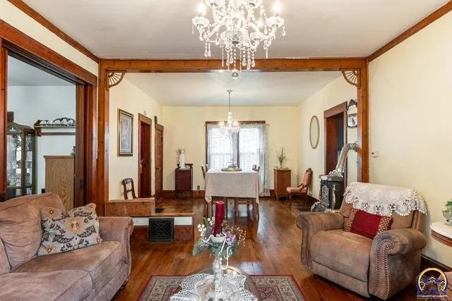 $190,000 | 111 East 10th Street, Alma, KS 66401