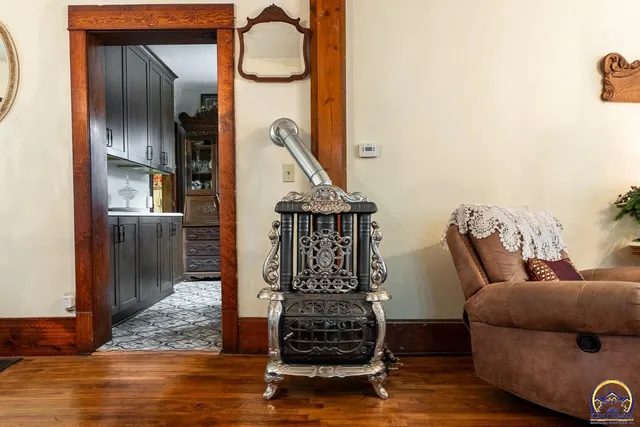 $190,000 | 111 East 10th Street, Alma, KS 66401