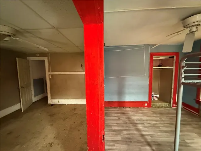 a view of a livingroom with furniture and a ceiling fan