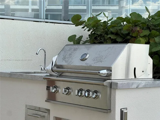 a picture of city view