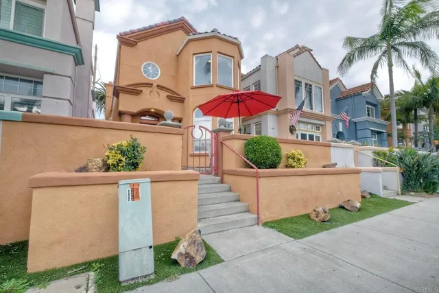 $1,599,000 | 456 North Cleveland Street, Oceanside, CA 92054