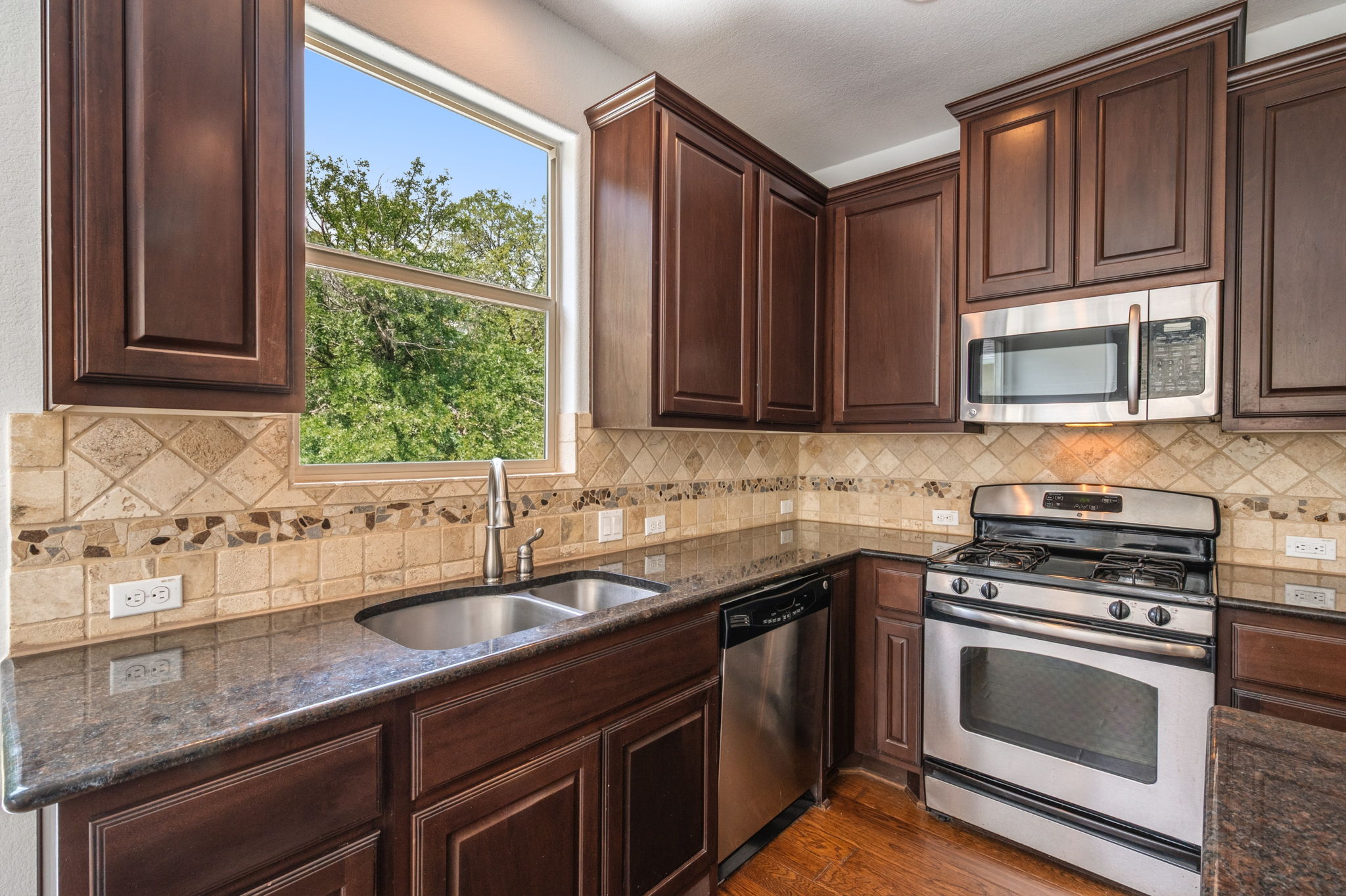6004 Whipple Way Austin, TX 78745 - Photo 17 of 40
